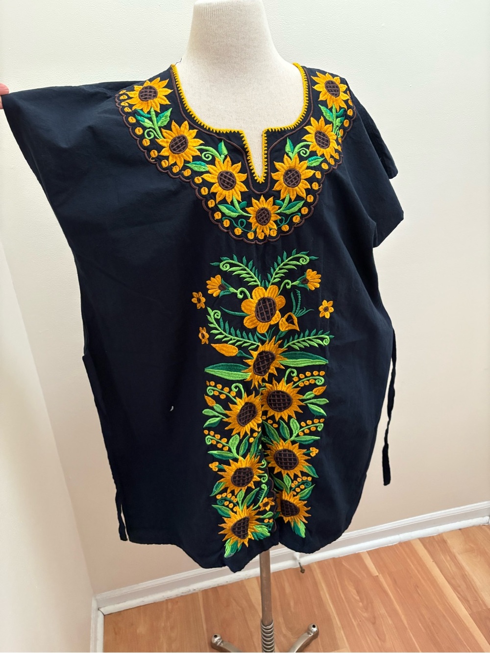 Vintage Mexican Black Embroidered Sunflower Tunic Dress Boho Folk Art Size S-XL - Picture 10 of 14